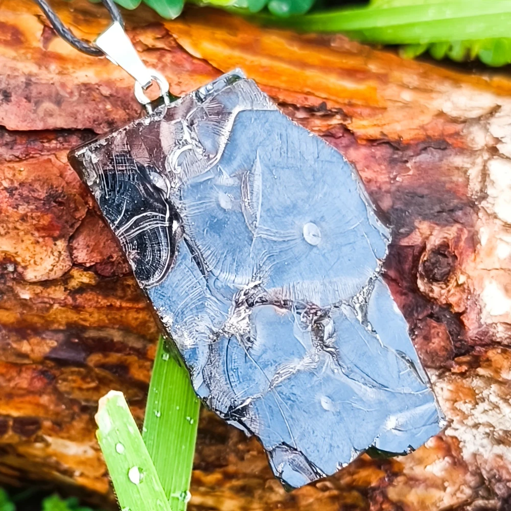 Trapezförmiger Edel Schungit Schmuckanhänger