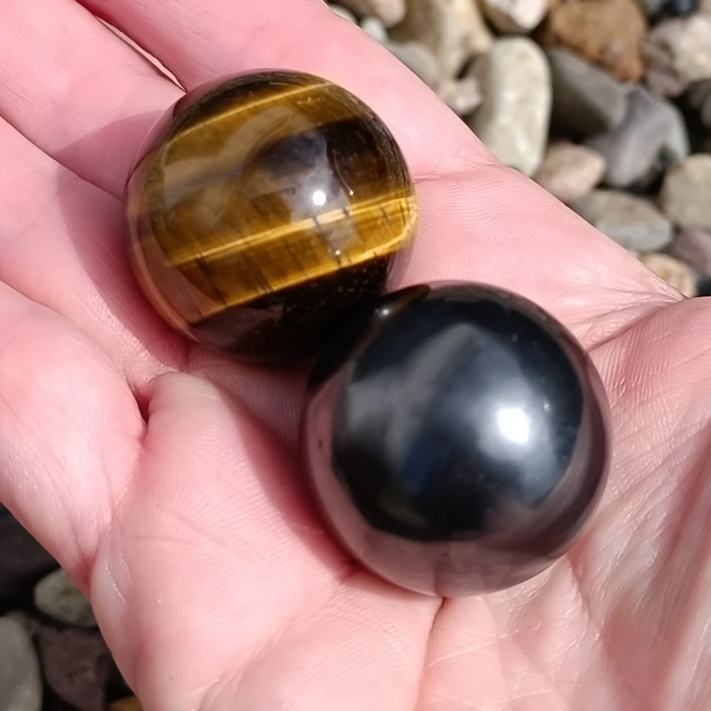 Gegensatzpaar Schungit und Tigerauge Kugel