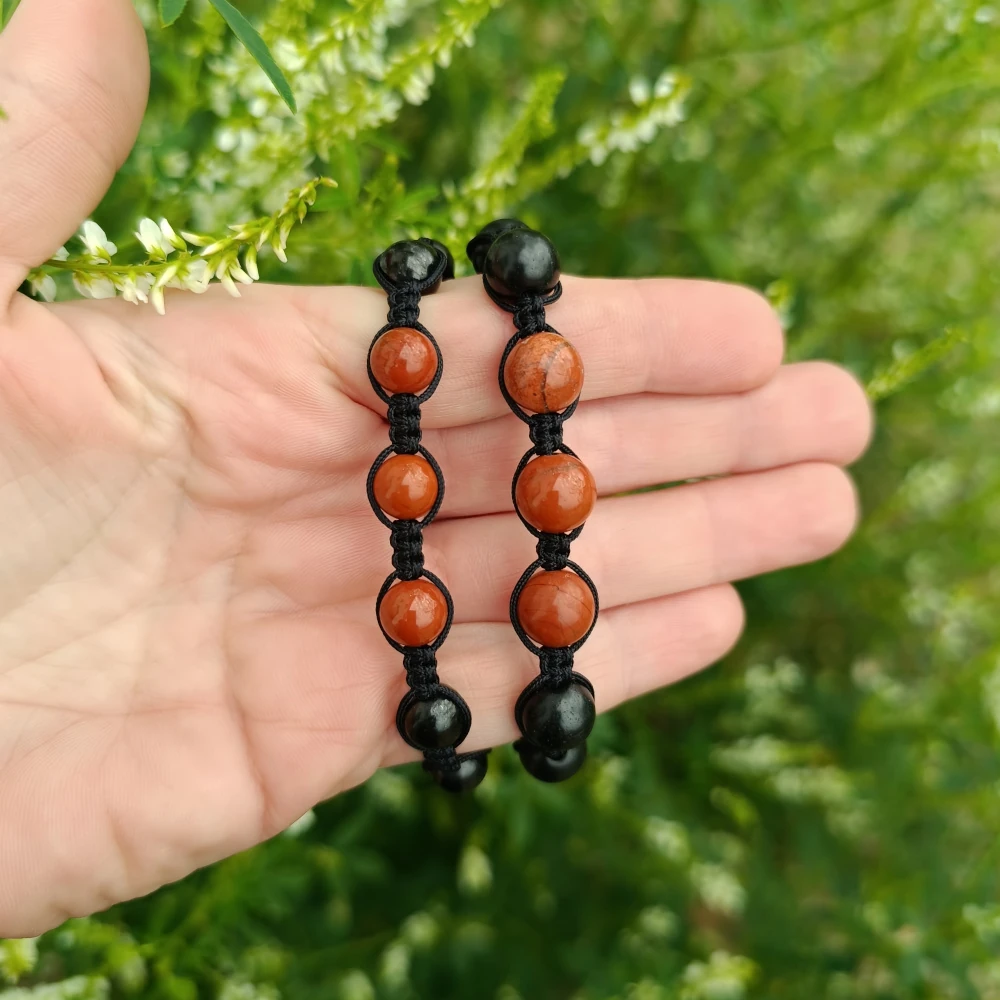 Zwei Armbaender geknuepft aus Schungit und Jaspis