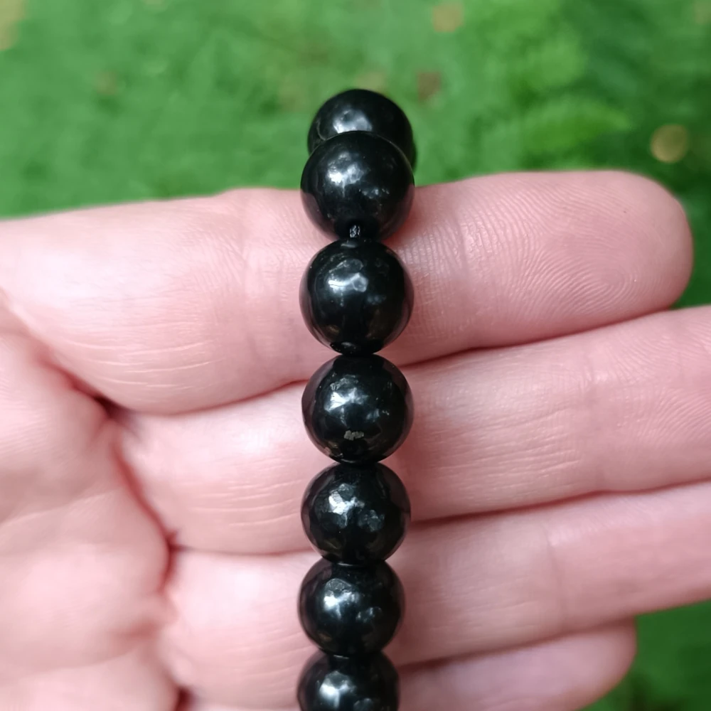 Schungit Armband nahaufnahme der Kugel