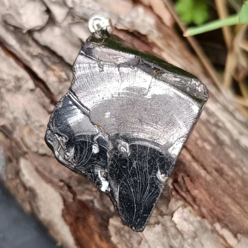 Edel-Schungit Kette Exklusiv, großes Einzelstück mit Metallglanz