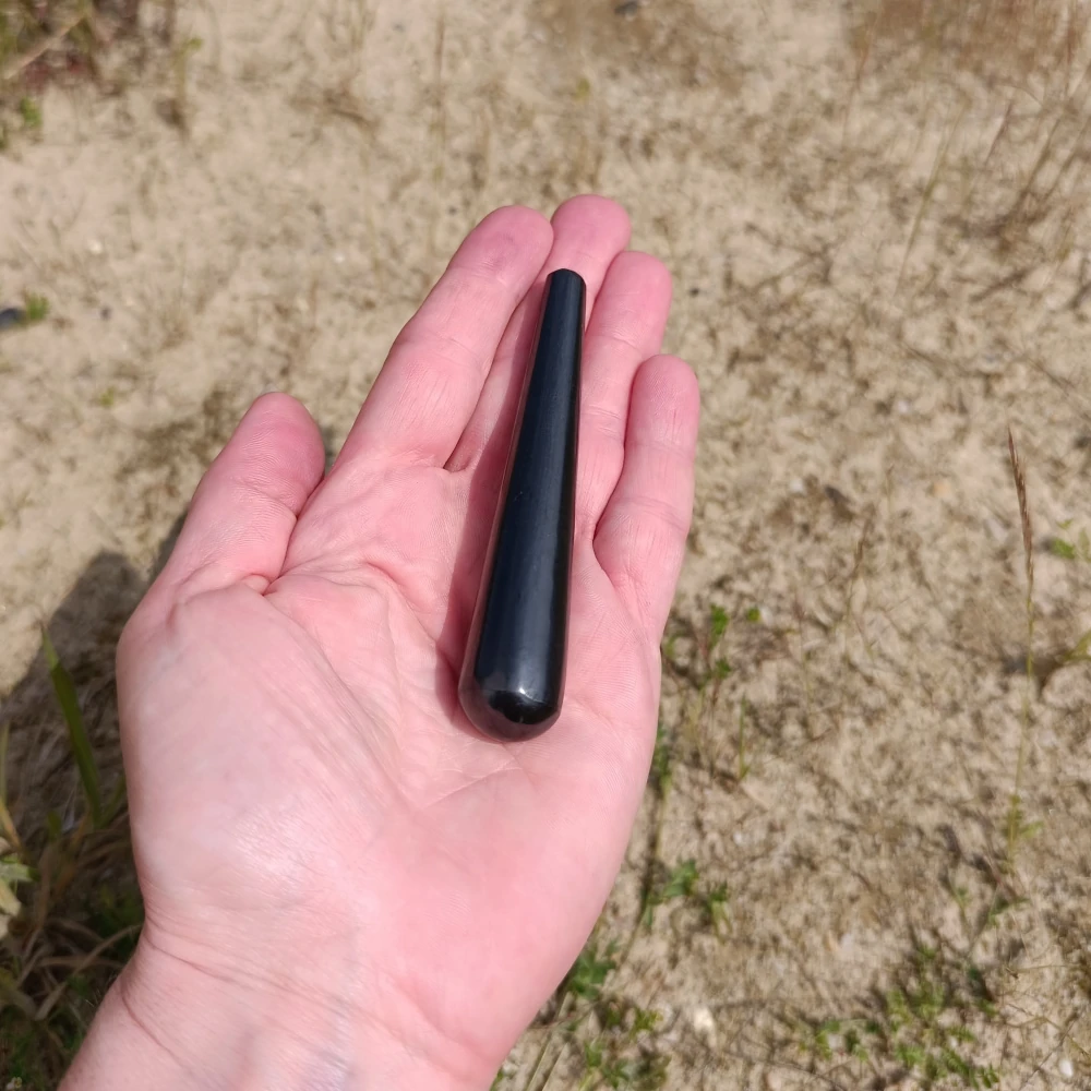 Schungit-Massagestift, schlank, poliert