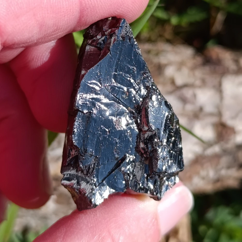 Verschiedene Edel-Schungit-Steine