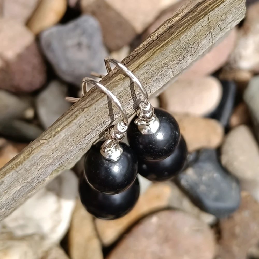 Schungit Ohrringe mit zwei Perlen und Glitzerperle