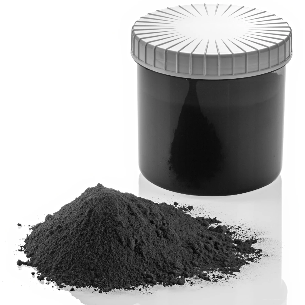 Pulver aus Schungit mit einer stehender Dose