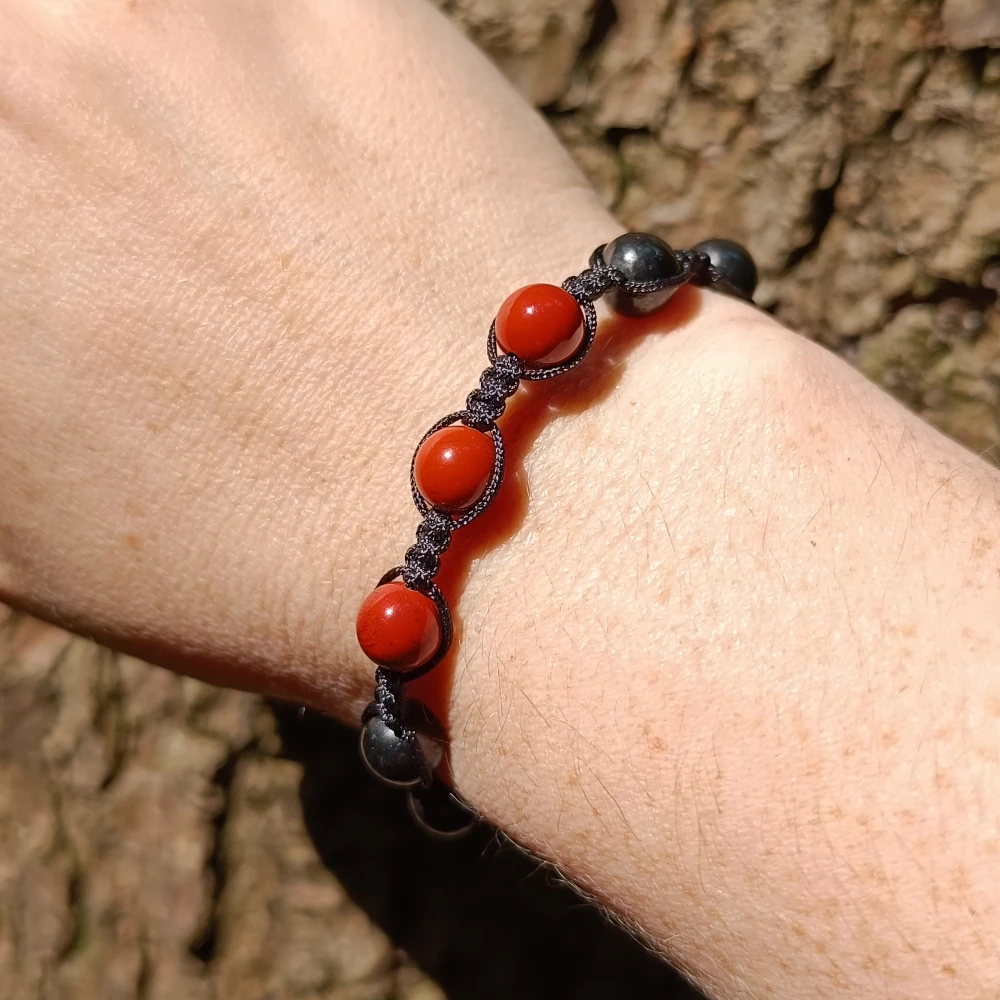 Armband aus rotem Jaspis und Schungit