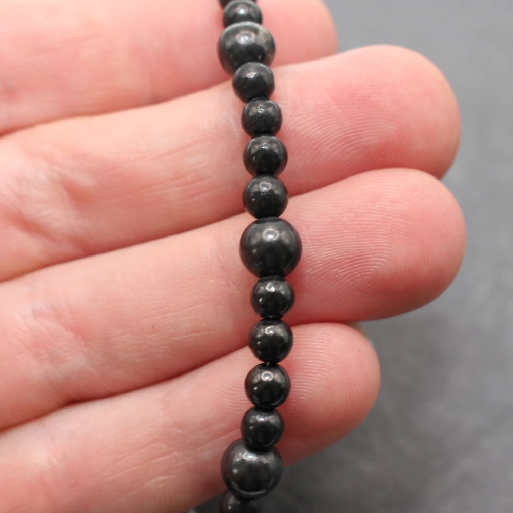 Kette aus Schungit Nahaufnahme