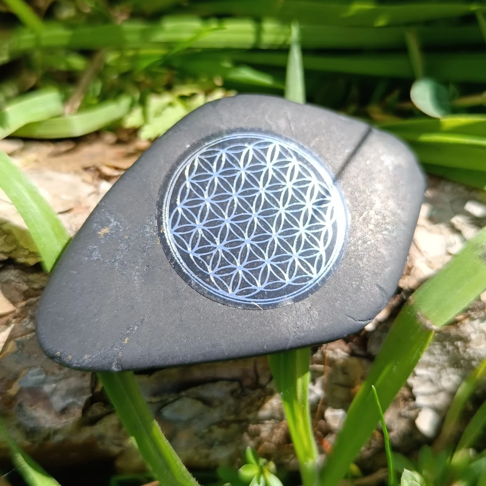Schungit-Handschmeichler mit Lebensblume