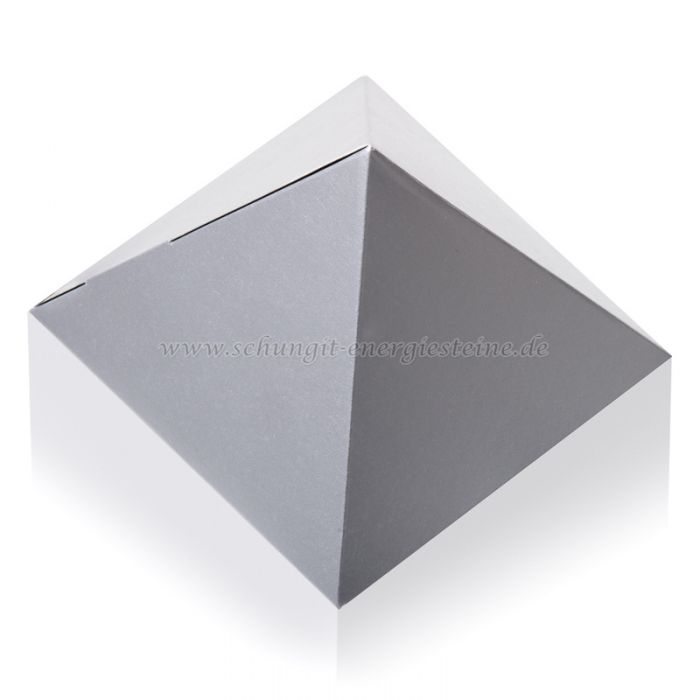 Geschenkverpackung in Pyramiden-Form in Silber