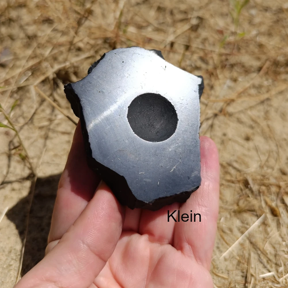 Schungit-Untersetzer klein poliert, kleine Mulde