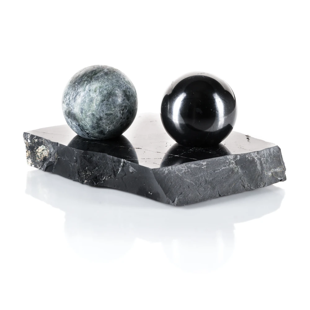 Kugelset aus Talkchlorit und Schungit